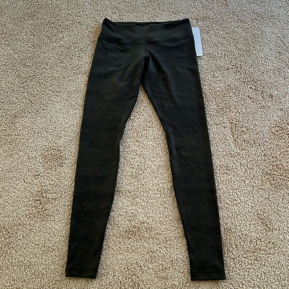 New! Lululemon athletica SZ 6, Camo medium rise tight fit wunder under pant. - Picture 1 of 13